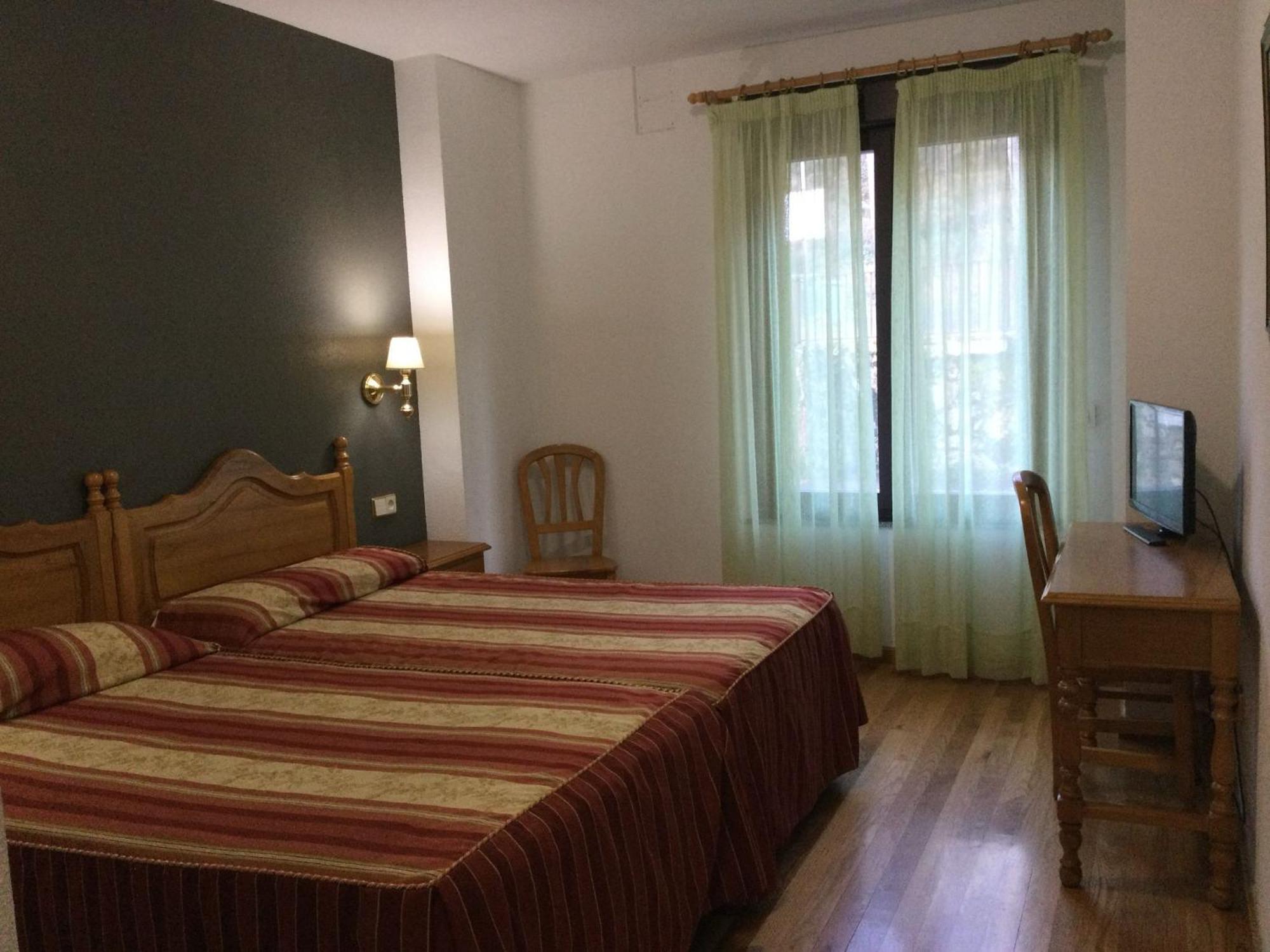 קנדלריו Hotel Cinco Castanos מראה חיצוני תמונה
