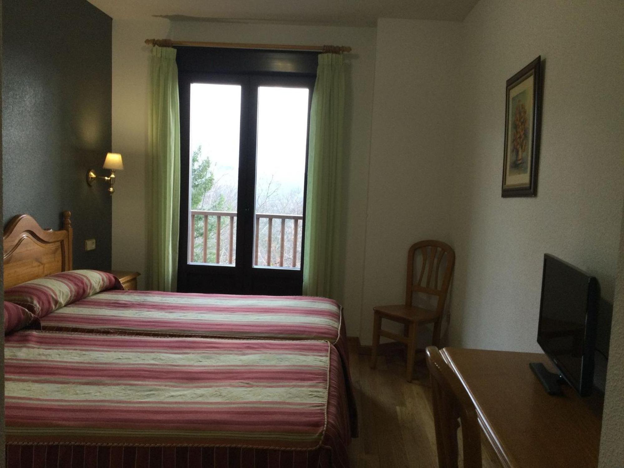 קנדלריו Hotel Cinco Castanos מראה חיצוני תמונה